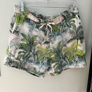 Tommy Bahama Women’s Linen Palm Tree Tropical Shorts, Medium